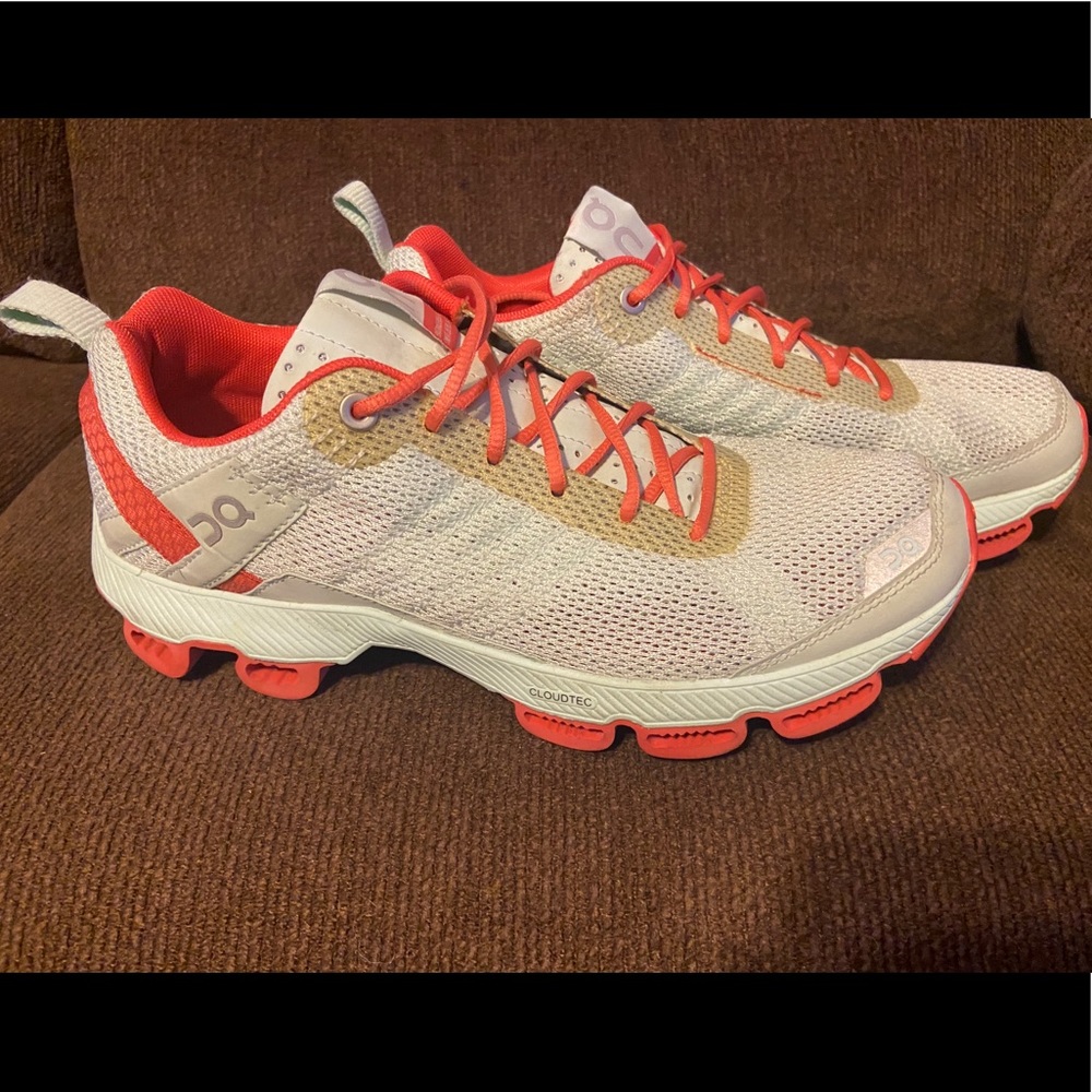 On Cloud CloudSurfer 7.5 running shoes